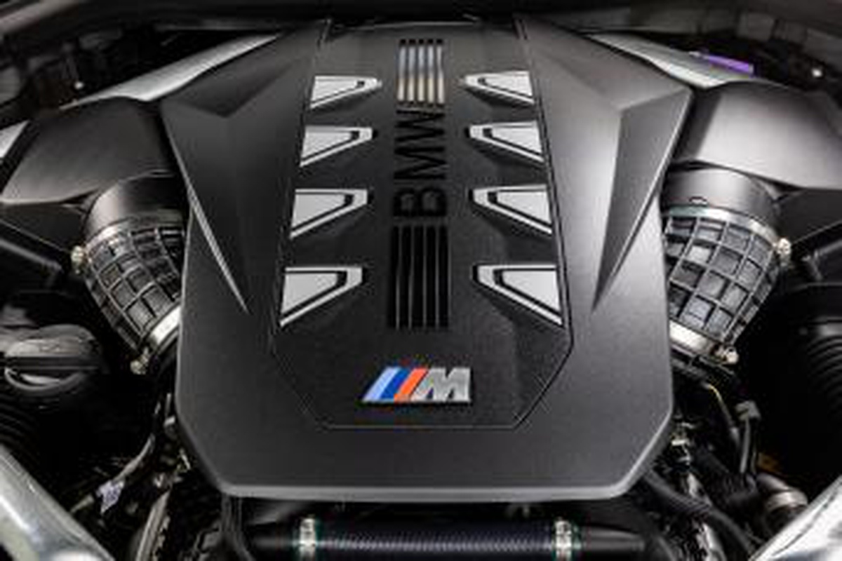BMW X7 M60i V8 엔진